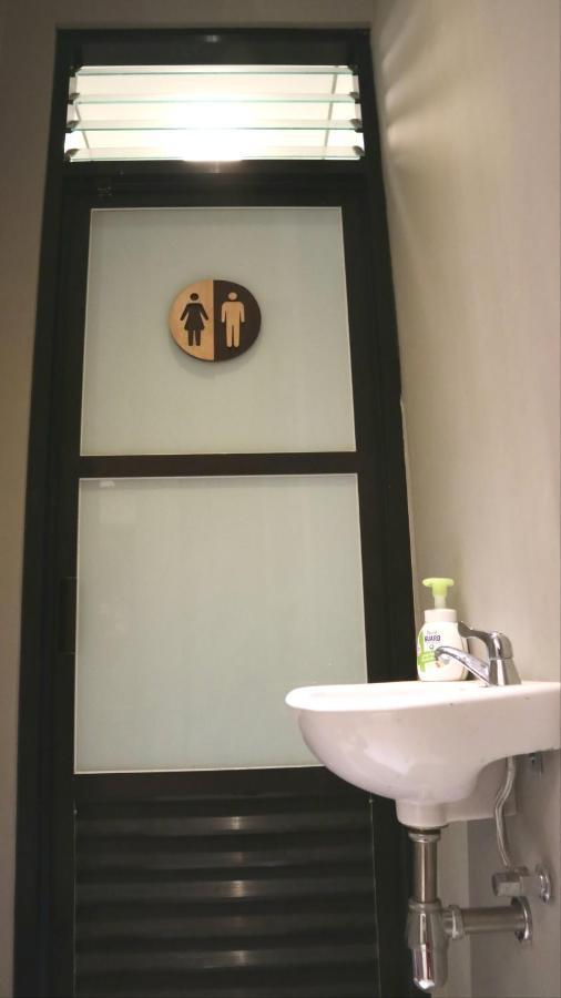 Sabi Guest House - Strategic Family -Married Couples Only- Hostel In Prawirotaman Джокьякарта Экстерьер фото