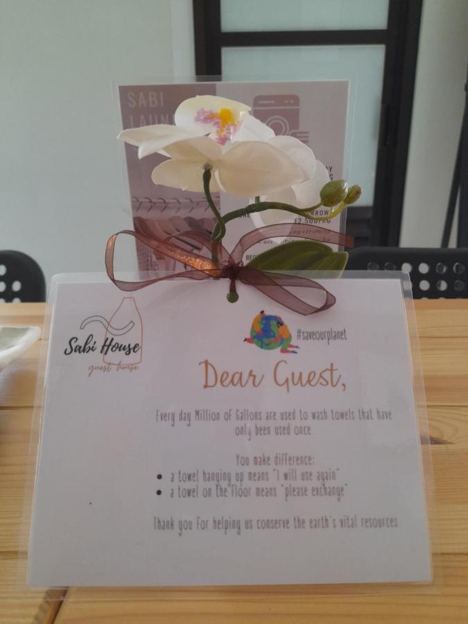 Sabi Guest House - Strategic Family -Married Couples Only- Hostel In Prawirotaman Джокьякарта Экстерьер фото