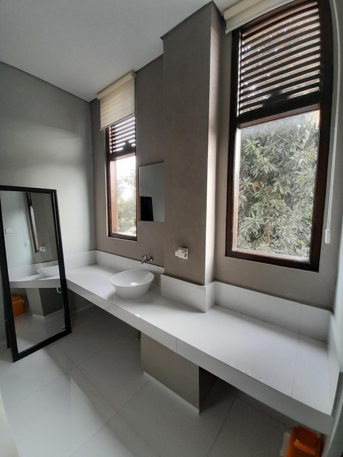 Sabi Guest House - Strategic Family -Married Couples Only- Hostel In Prawirotaman Джокьякарта Экстерьер фото