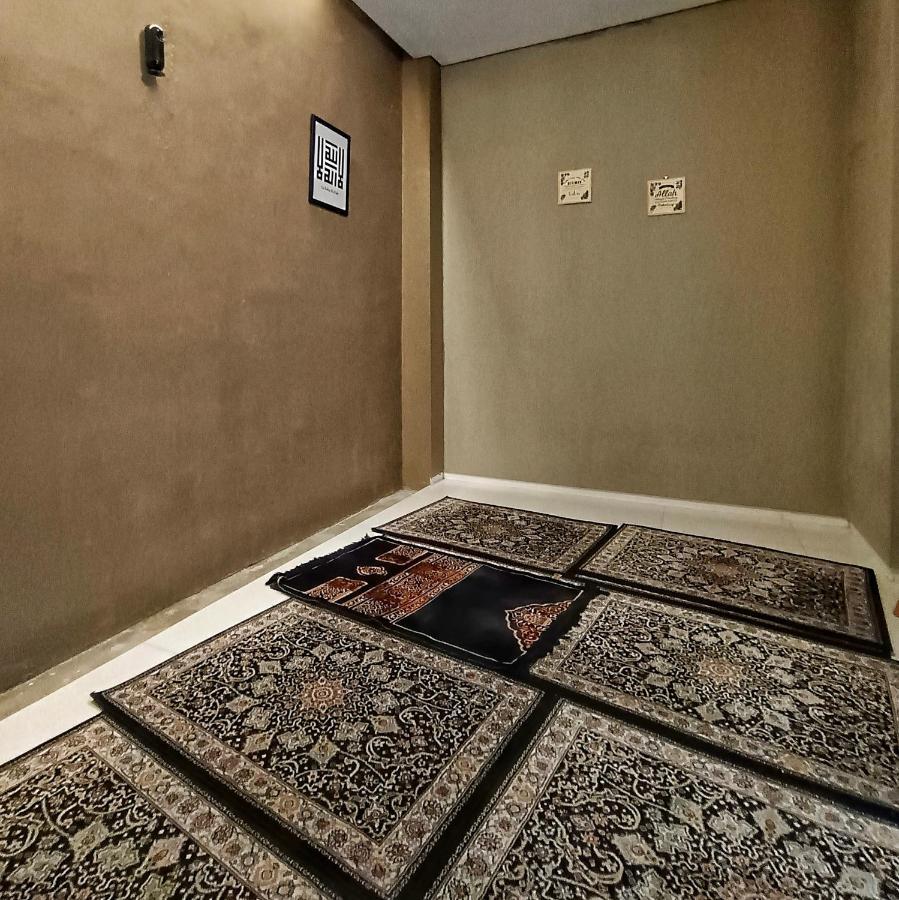 Sabi Guest House - Strategic Family -Married Couples Only- Hostel In Prawirotaman Джокьякарта Экстерьер фото